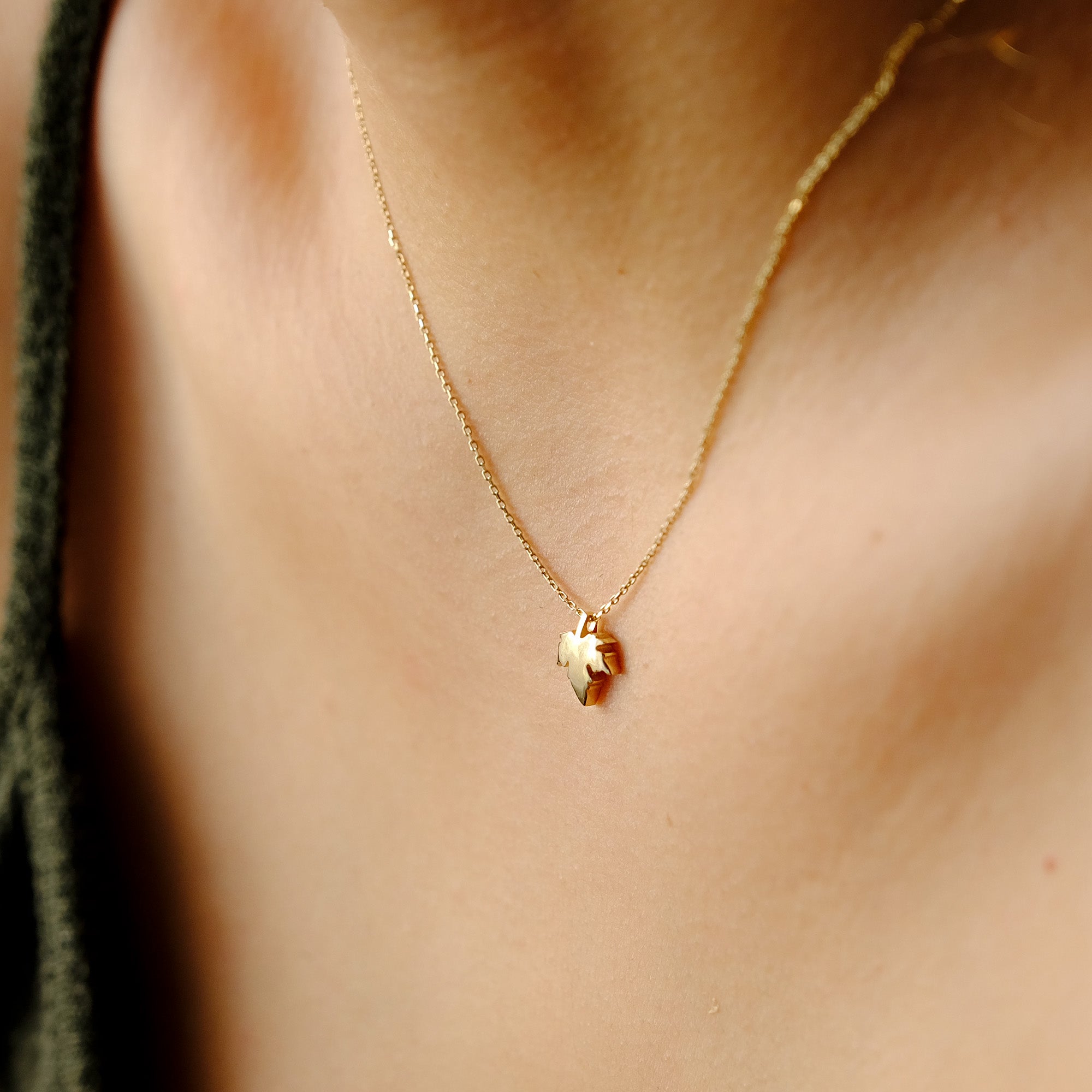 14K Solid Gold Maple Leaf Pendant Necklace