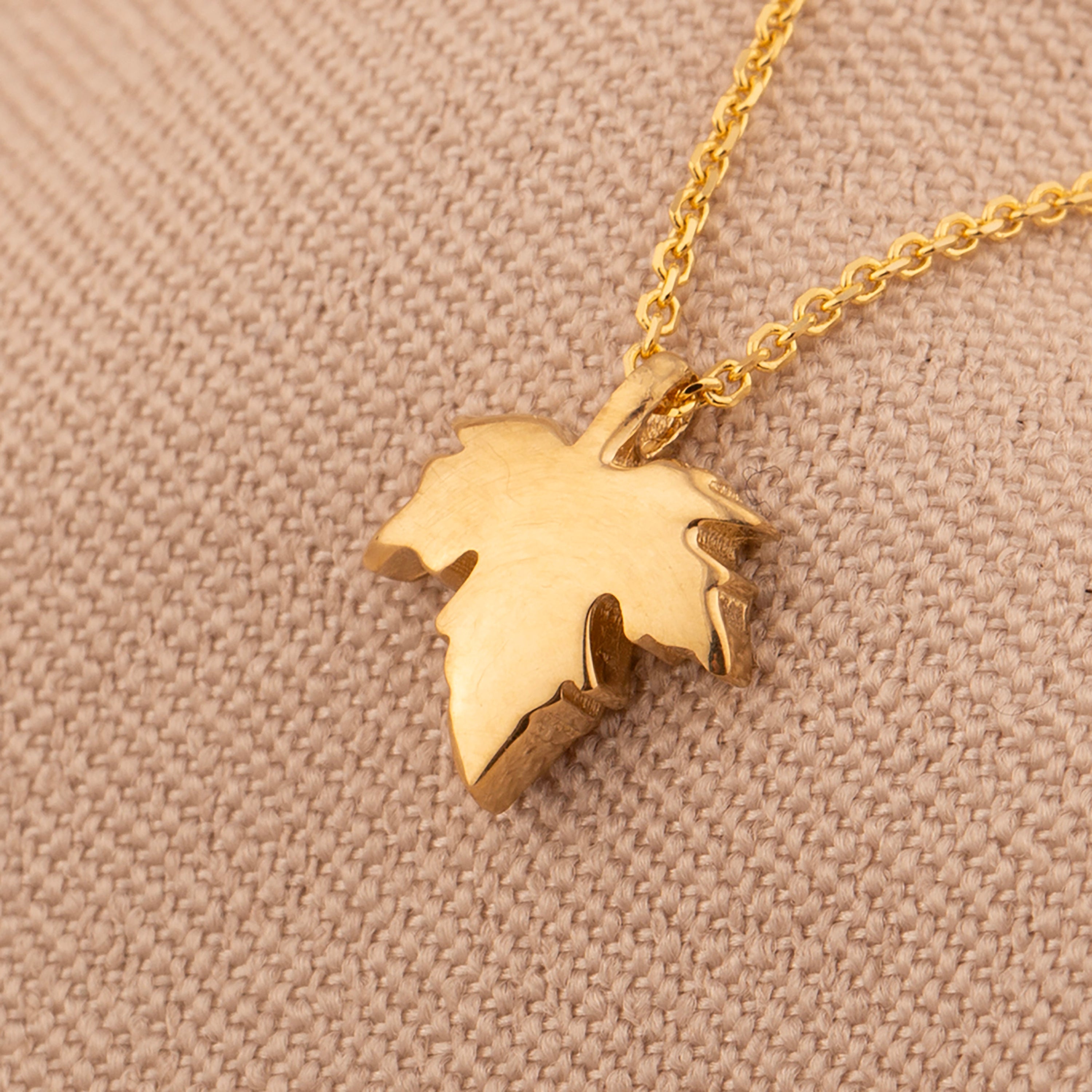 14K Solid Gold Maple Leaf Pendant Necklace