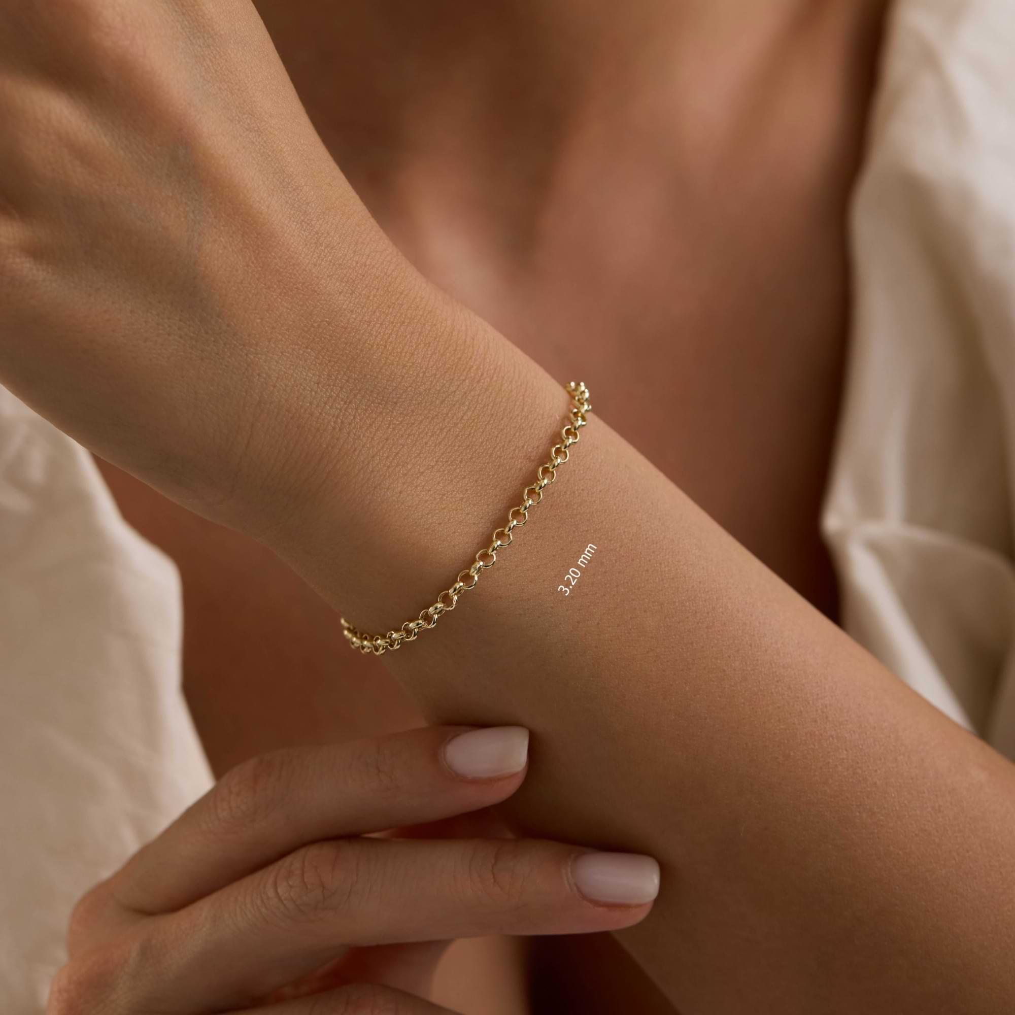 Gold rolo chain 3.2mm bracelet on a wrist with a neutral background