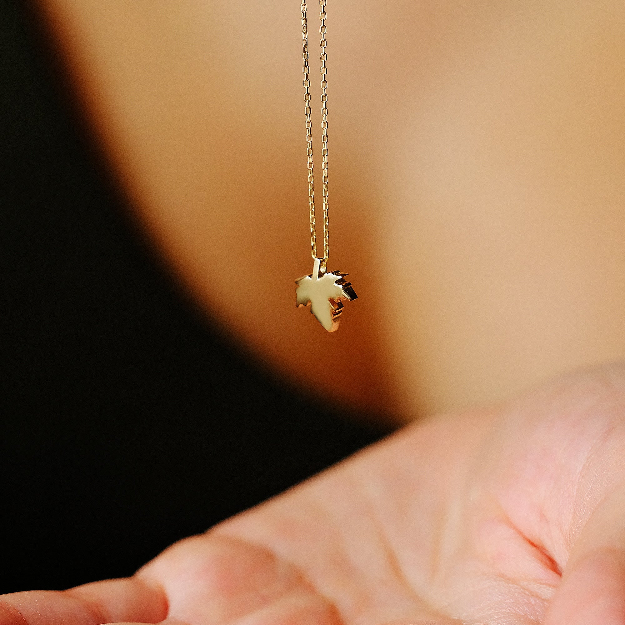 14K Solid Gold Maple Leaf Pendant Necklace