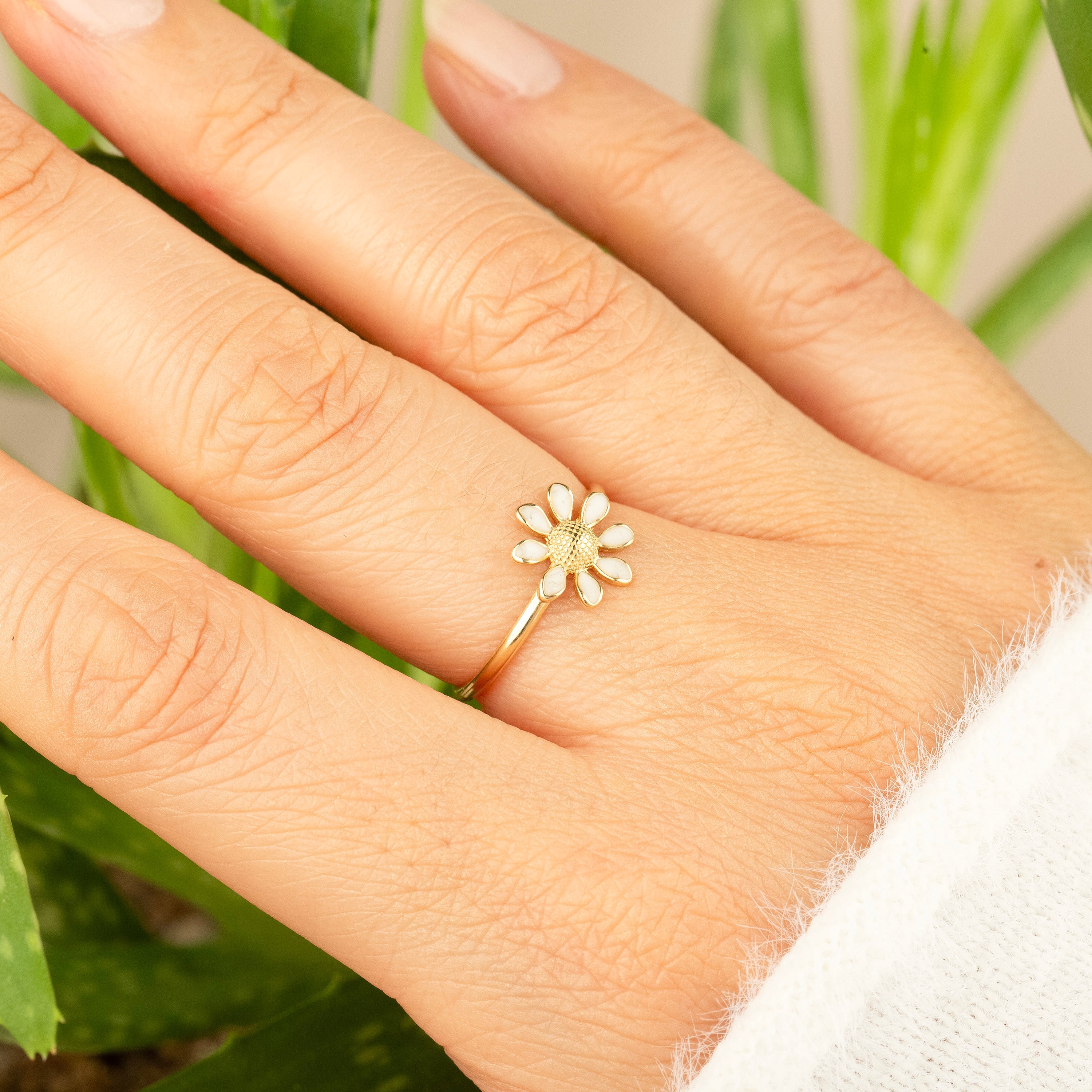 14K Gold White Daisy Flower Ring